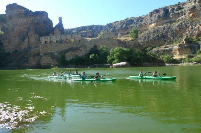  Percorsi in kayak attraverso il fiume